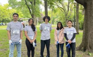 Volunteers participated in a community clean-up near Montreal. (Photo via Volunteer Canada’s Facebook page.) Volunteers participated in a community clean-up near Montreal. (Photo via Volunteer Canada’s Facebook page.)