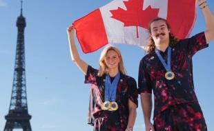 :] Canadian athletes Summer McIntosh and Ethan Katzberg proudly display their Olympic gold medals. (Photo via Facebook.)